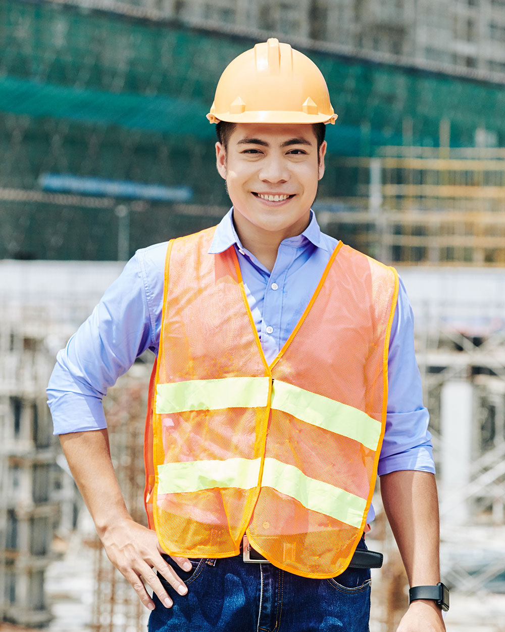 Head engineer at construction site TJ98GMV